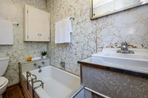 $270,000 | 201 Sycamore Street East, Three Oaks, MI 49128
