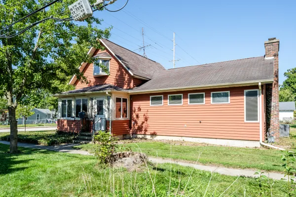 $270,000 | 201 Sycamore Street East, Three Oaks, MI 49128