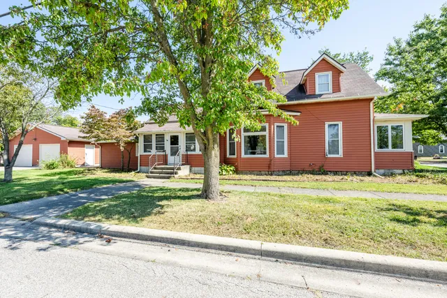 $299,000 | 201 Sycamore Street East, Three Oaks, MI 49128