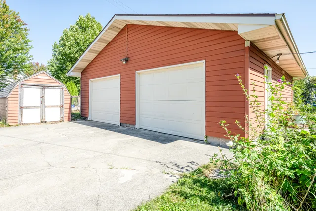 $299,000 | 201 Sycamore Street East, Three Oaks, MI 49128