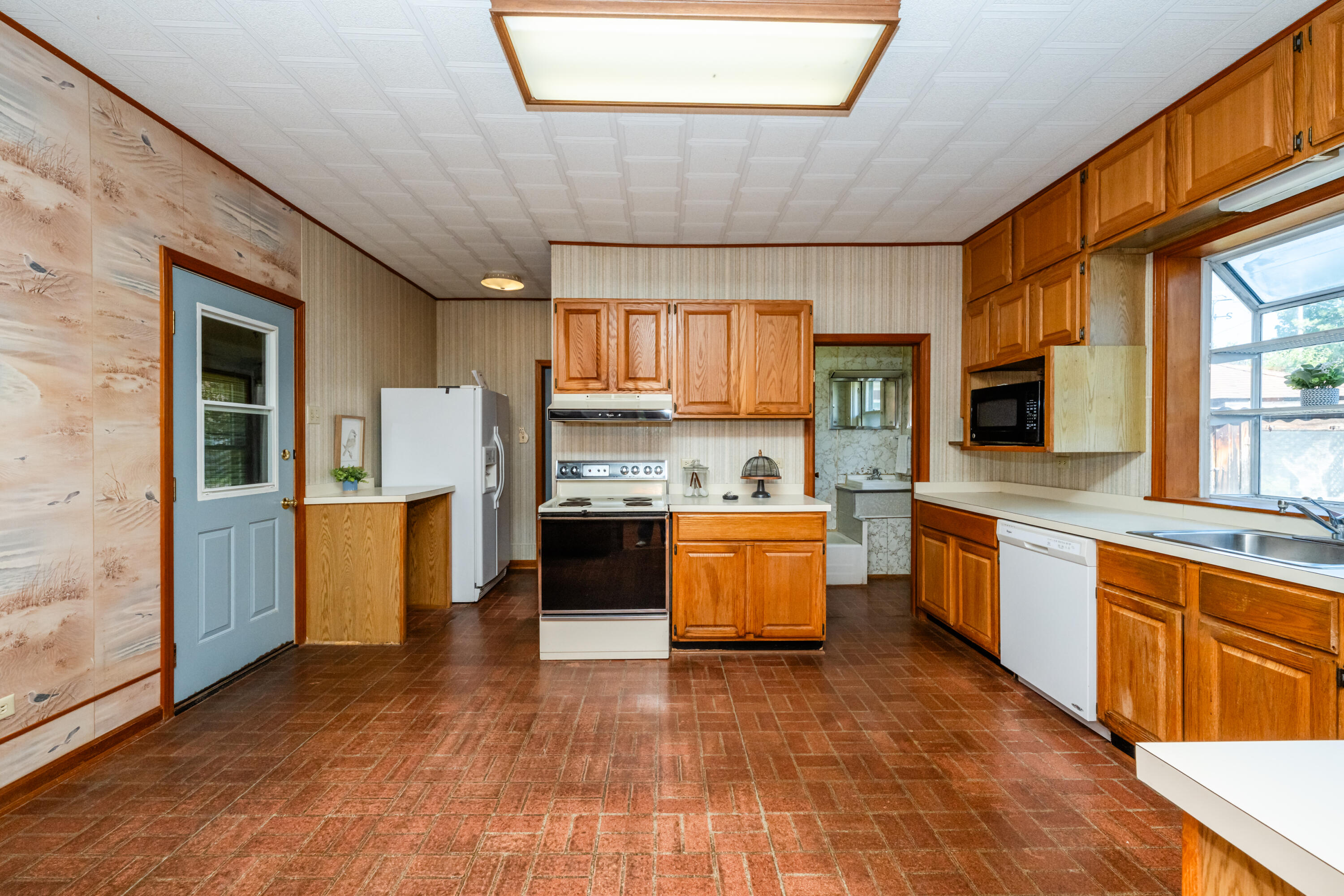 201 Sycamore Street East Three Oaks, MI 49128 - Photo 10 of 36 Sycamore-510