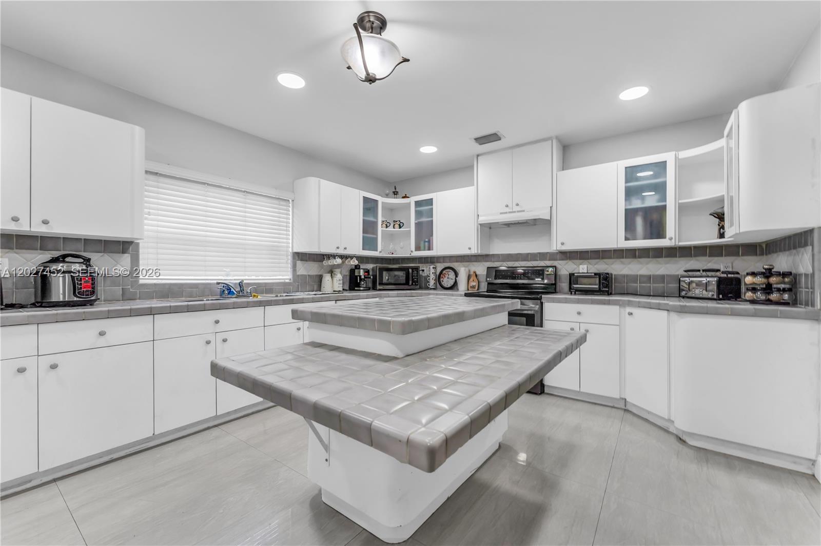 6284 Southwest 26th Street Miami, FL 33155 - Photo 17 of 74