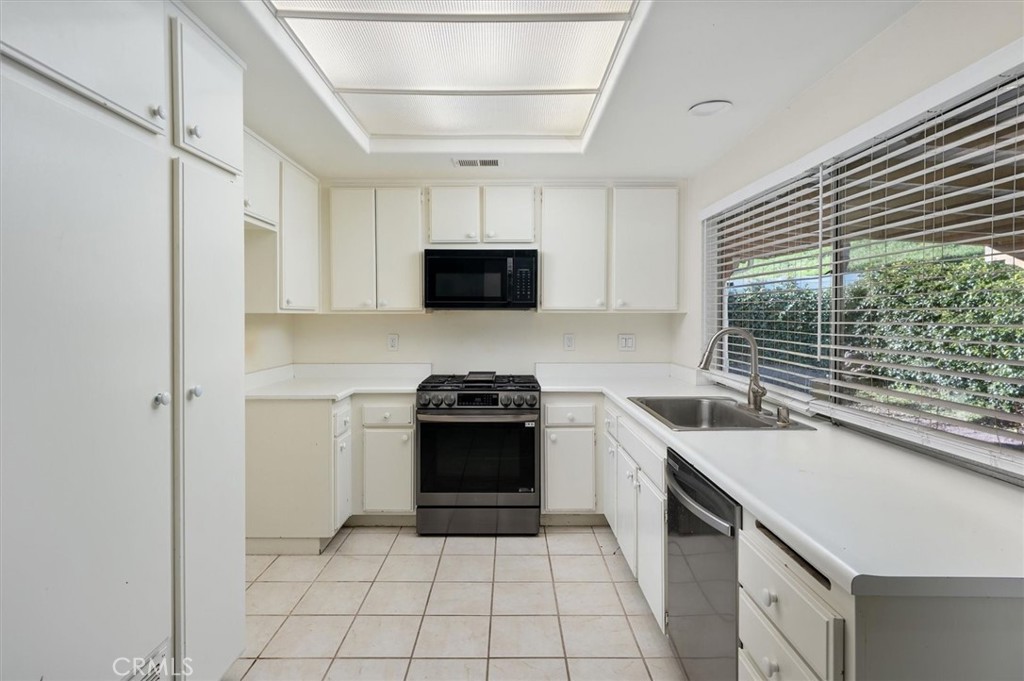 25897 Ramillo Way Valencia, CA 91355 - Photo 19 of 47