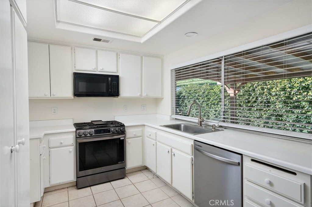 25897 Ramillo Way Valencia, CA 91355 - Photo 20 of 47