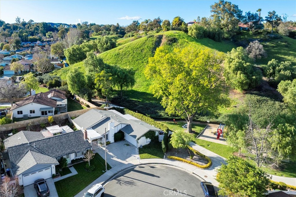 25897 Ramillo Way Valencia, CA 91355 - Photo 2 of 47