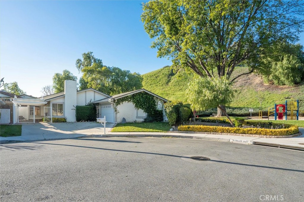 25897 Ramillo Way Valencia, CA 91355 - Photo 40 of 47