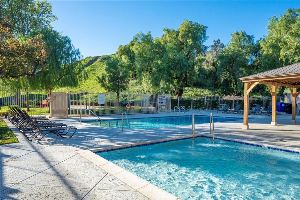 25897 Ramillo Way Valencia, CA 91355 - Photo 42 of 47