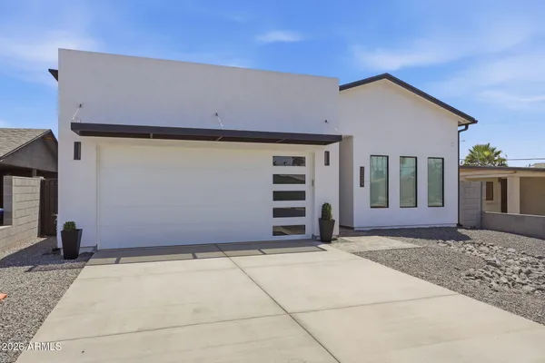 $4,499 | 2009 East Don Carlos, Tempe, AZ 85281
