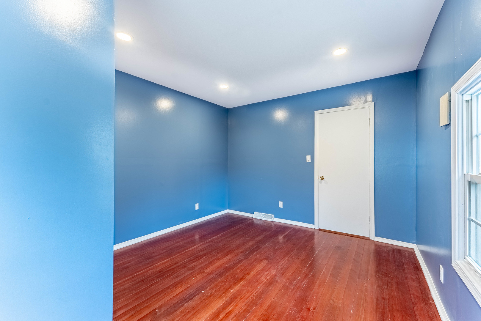 643 Wing Street Elgin, IL 60123 - Photo 11 of 19 a view of empty room