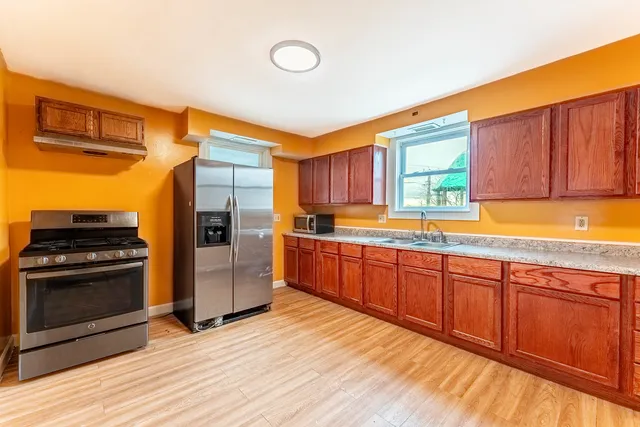 $299,999 | 643 Wing Street, Elgin, IL 60123