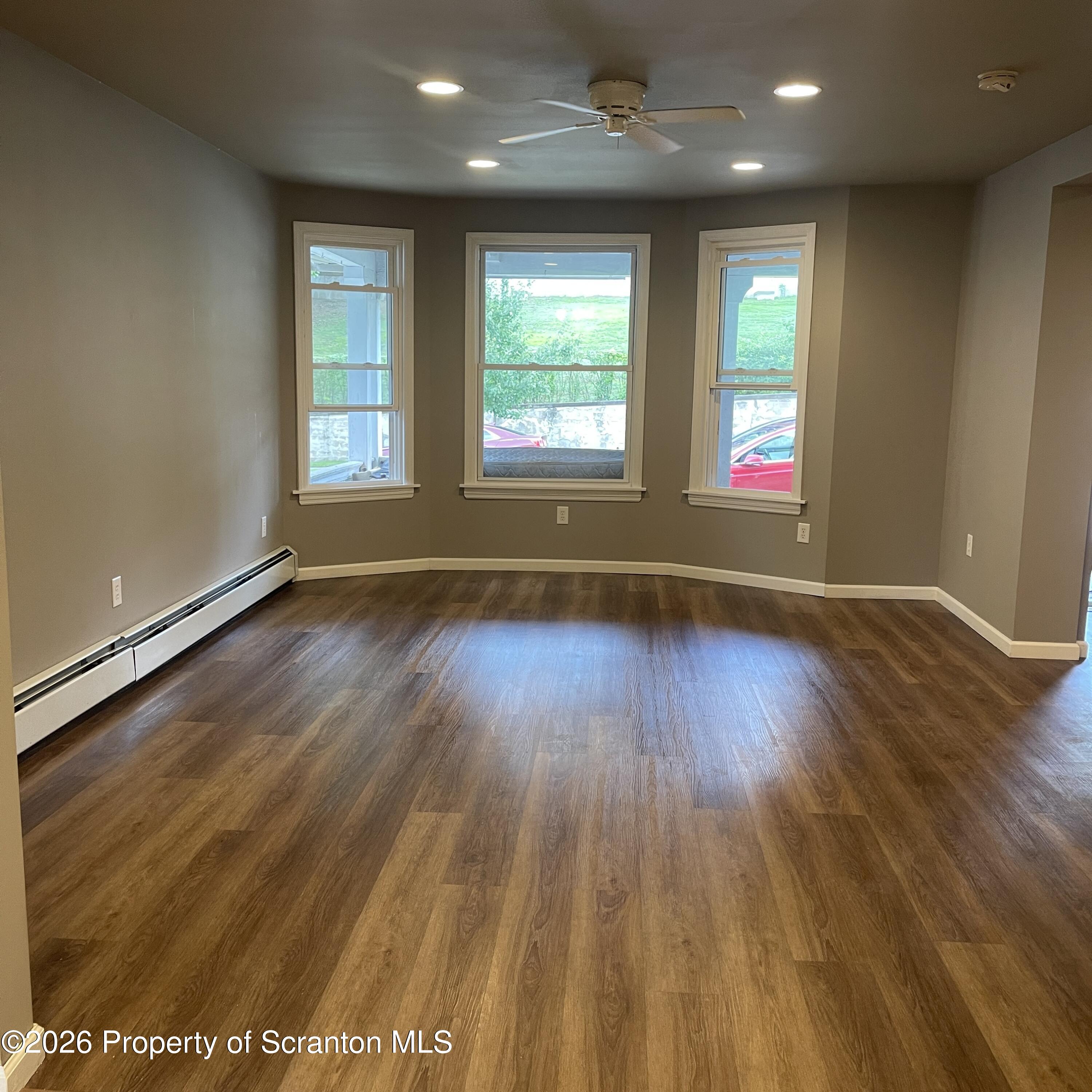 1007 Clay Avenue Scranton, PA 18510 - Photo 31 of 49 Apt 2 living room