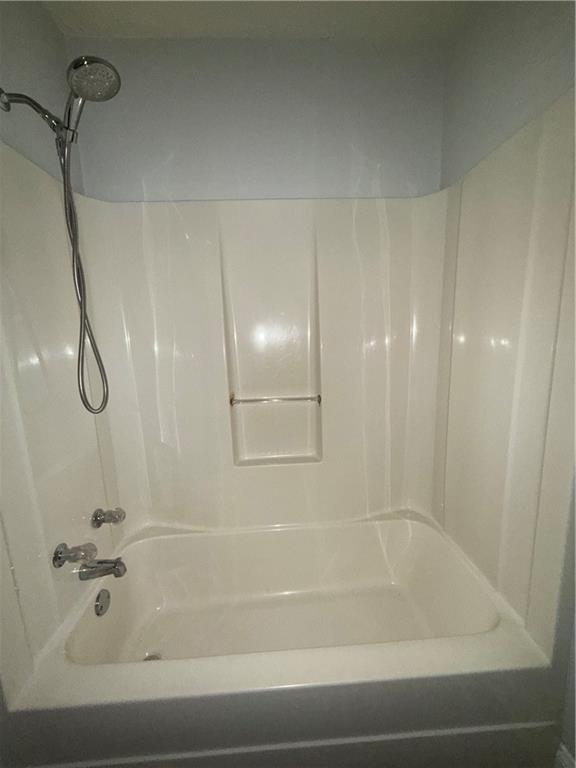 774 Mill Road McDonough, GA 30253 - Photo 29 of 37 a bathroom with a bathtub