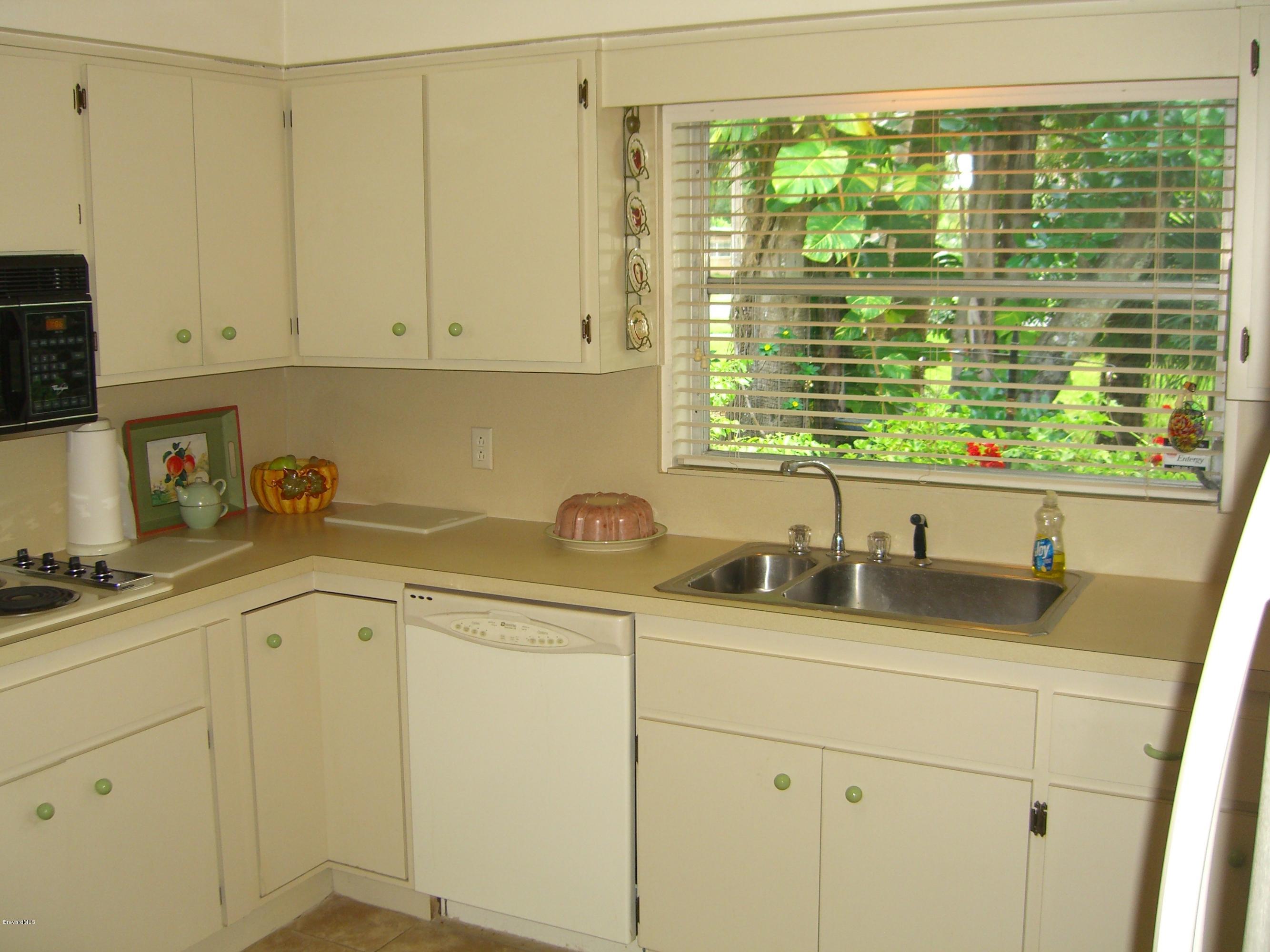 2303 Country Club Road Melbourne, FL 32901 - Photo 3 of 21 CIMG6583