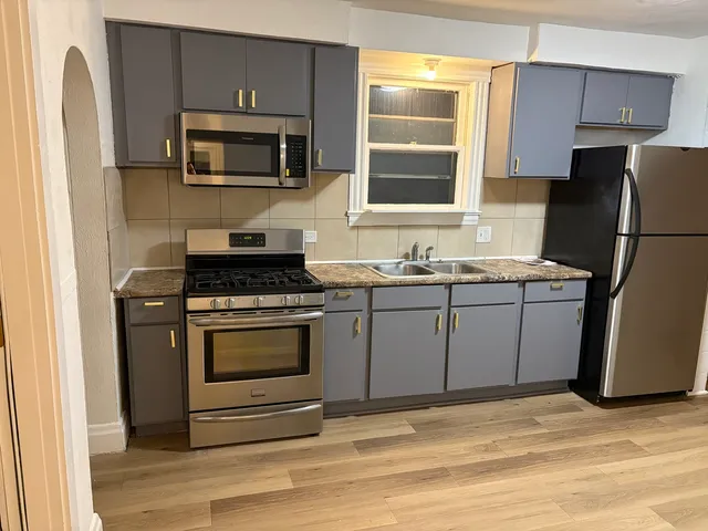 $1,625 | 714 Helmholz Avenue, Unit 1, Waukegan, IL 60085