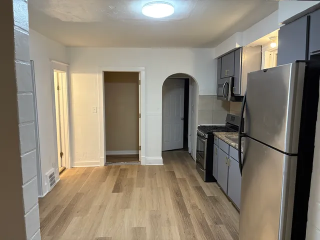 $1,625 | 714 Helmholz Avenue, Unit 1, Waukegan, IL 60085