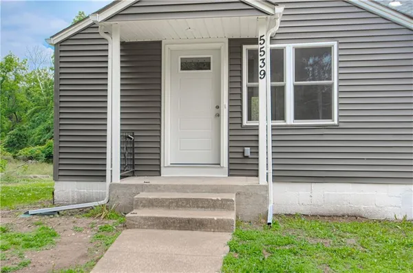 $272,900 | 5539 Northwest Adrian Avenue, Houston Lake, MO 64151