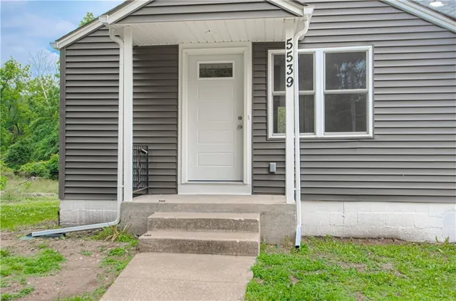 $289,900 | 5539 Northwest Adrian Avenue, Houston Lake, MO 64151