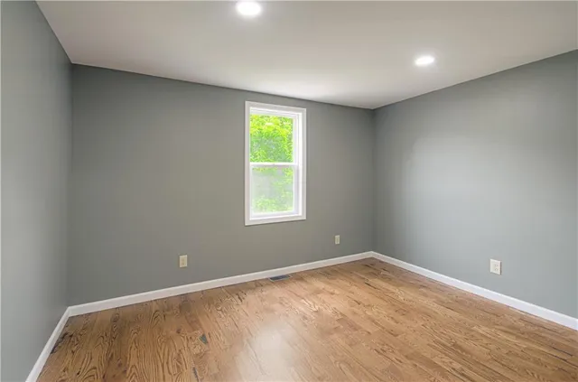 $289,900 | 5539 Northwest Adrian Avenue, Houston Lake, MO 64151