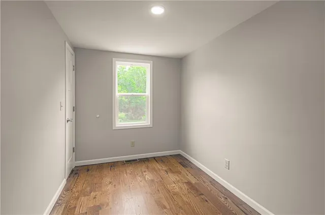 $289,900 | 5539 Northwest Adrian Avenue, Houston Lake, MO 64151