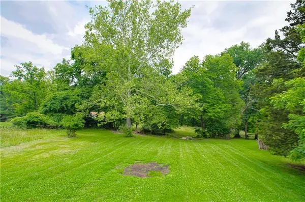 $272,900 | 5539 Northwest Adrian Avenue, Houston Lake, MO 64151