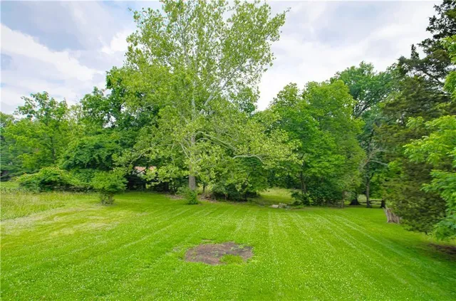 $289,900 | 5539 Northwest Adrian Avenue, Houston Lake, MO 64151