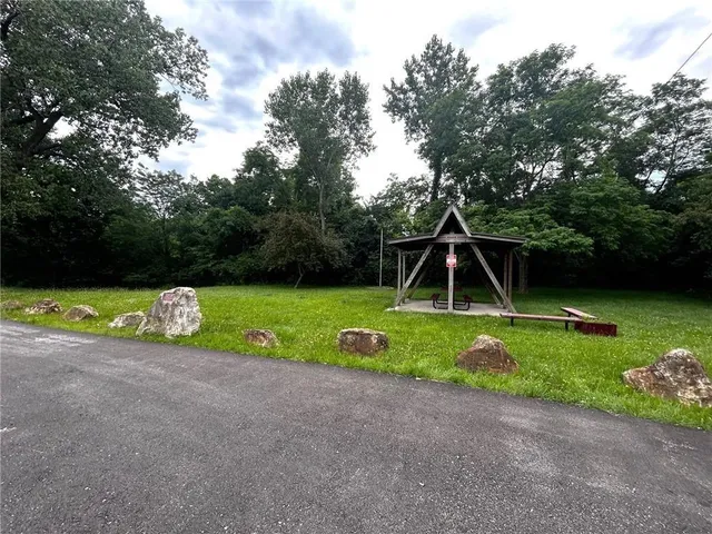 $289,900 | 5539 Northwest Adrian Avenue, Houston Lake, MO 64151