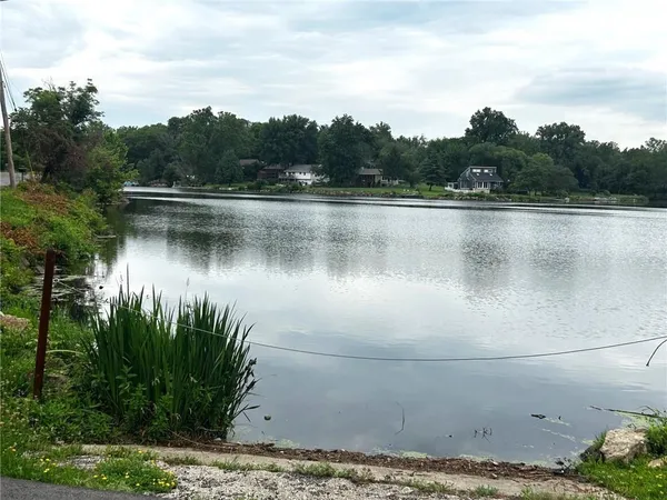 $272,900 | 5539 Northwest Adrian Avenue, Houston Lake, MO 64151