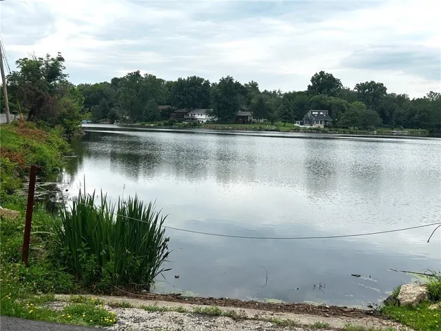 $289,900 | 5539 Northwest Adrian Avenue, Houston Lake, MO 64151