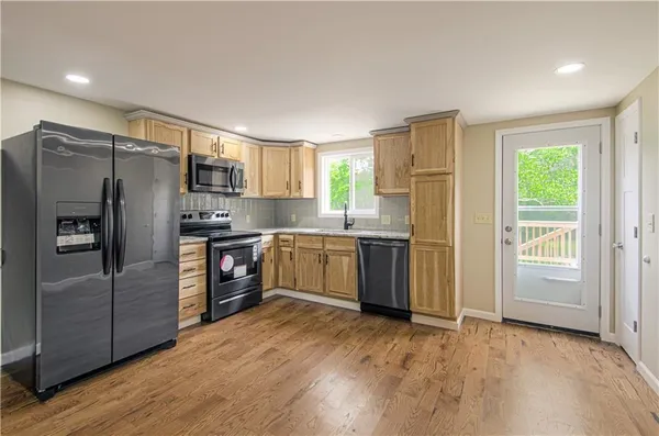 $272,900 | 5539 Northwest Adrian Avenue, Houston Lake, MO 64151