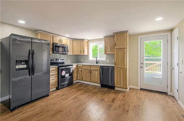 $289,900 | 5539 Northwest Adrian Avenue, Houston Lake, MO 64151