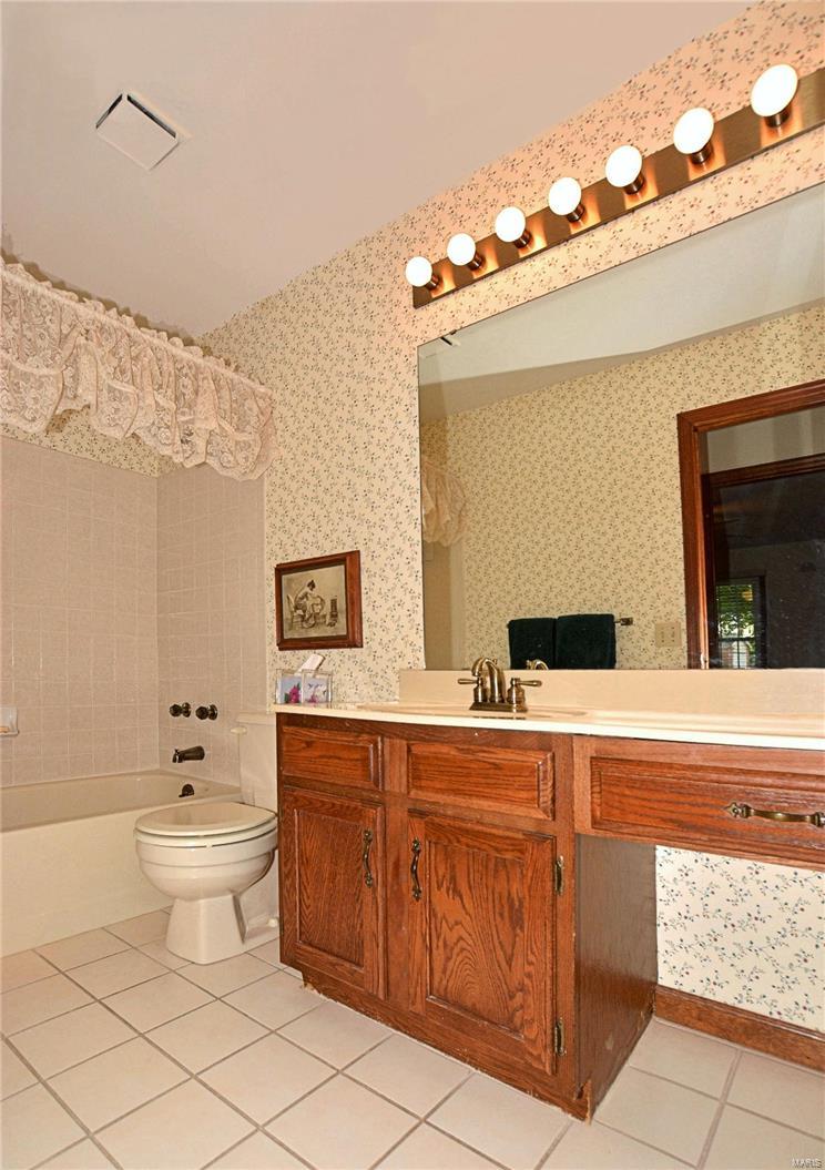1926 Grayson Ridge Court Chesterfield, MO 63017 - Photo 17 of 30 Gallery Image 17