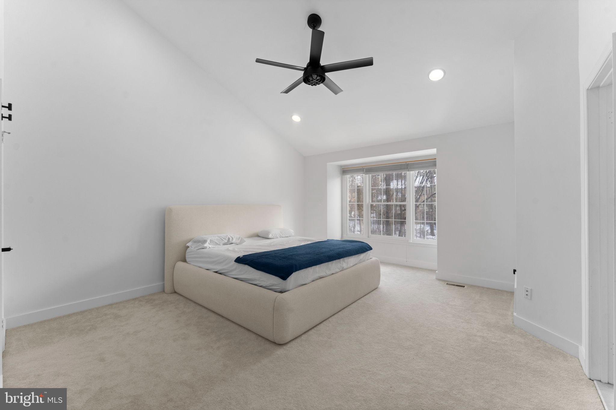 11433 Heritage Oak Court Reston, VA 20194 - Photo 19 of 47 a living room with furniture and a ceiling fan