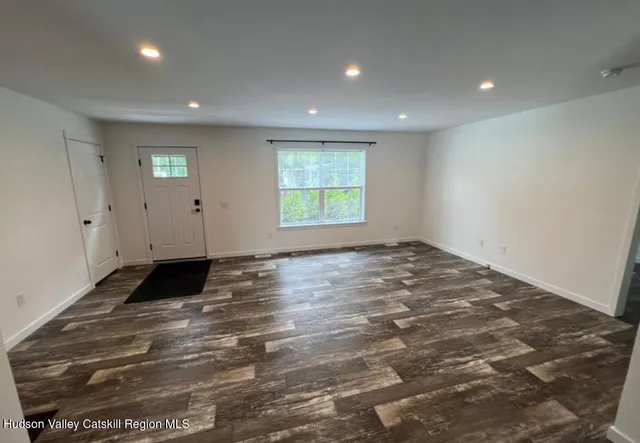 a view of empty room with window