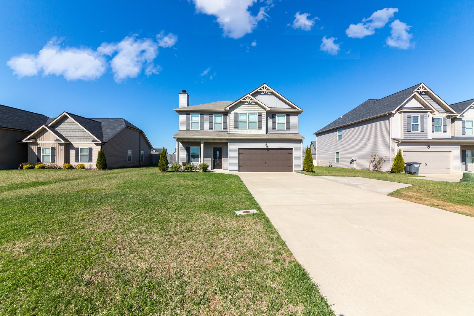 2340 Pea Ridge Road Clarksville, TN 37040 - Photo 2 of 25 a front view of a house with garden