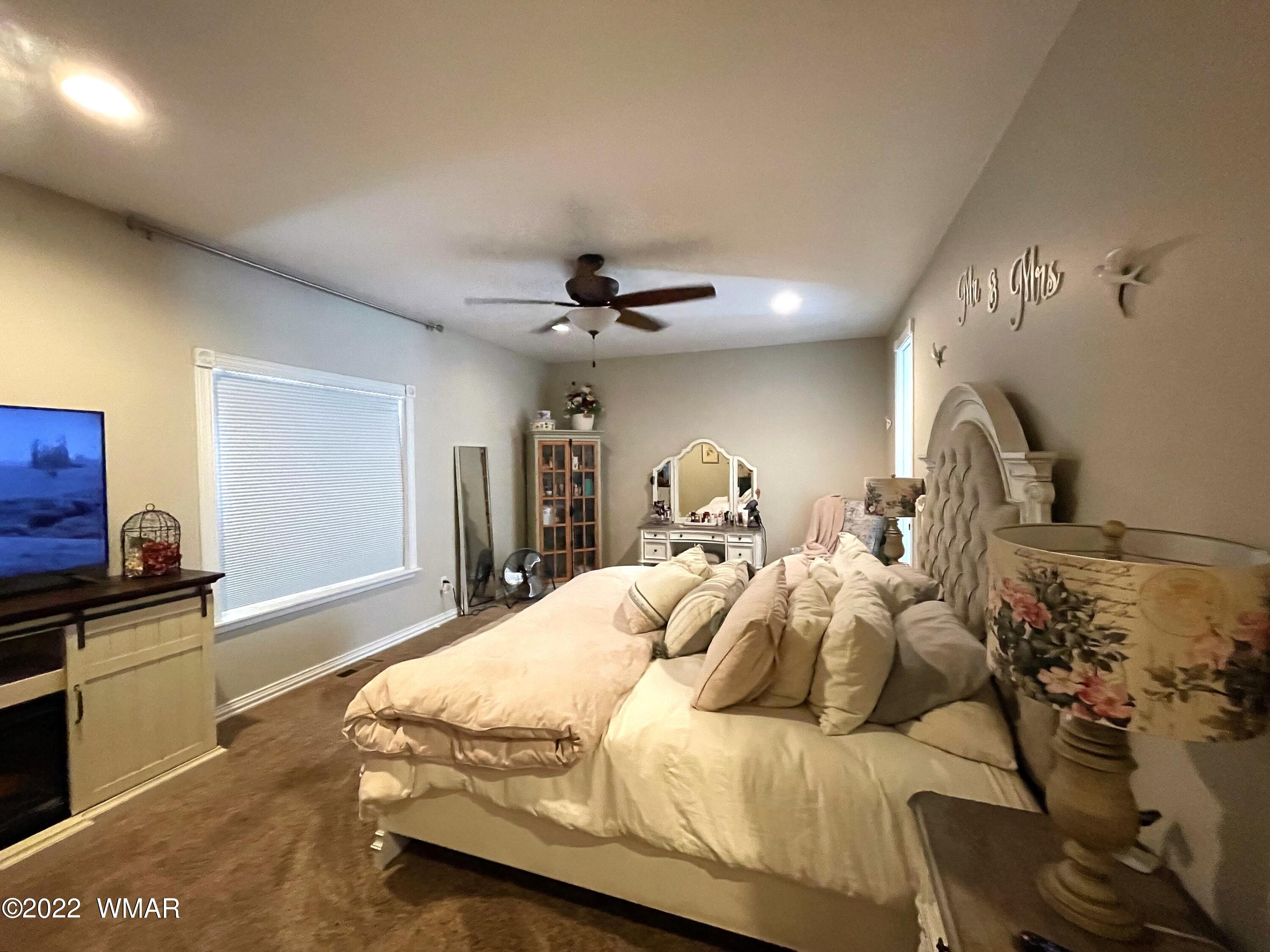 1713 Snowline Road Eagar, AZ 85925 - Photo 24 of 53 a bedroom with a bed and a television