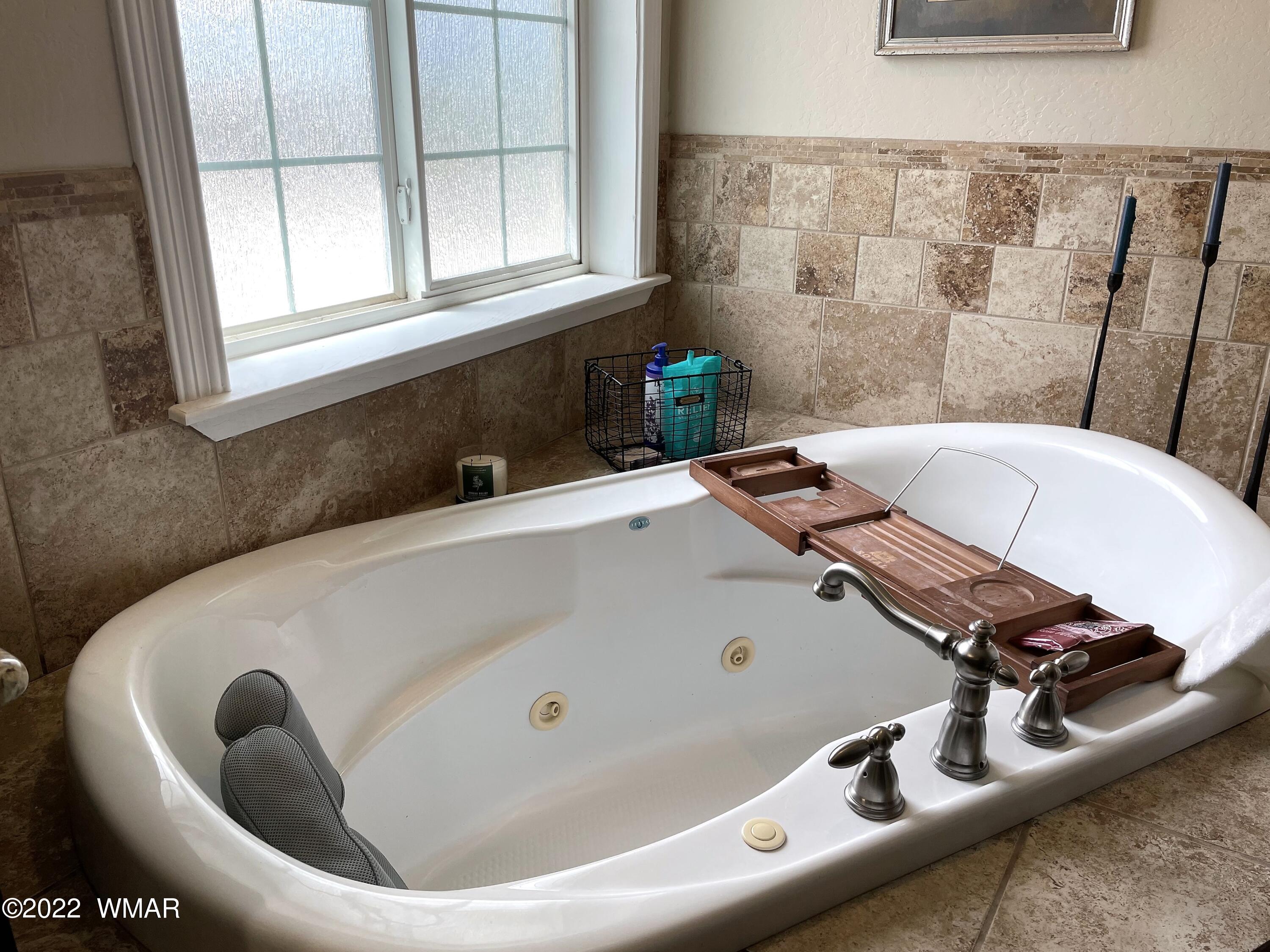 1713 Snowline Road Eagar, AZ 85925 - Photo 29 of 53 a bathroom with a tub