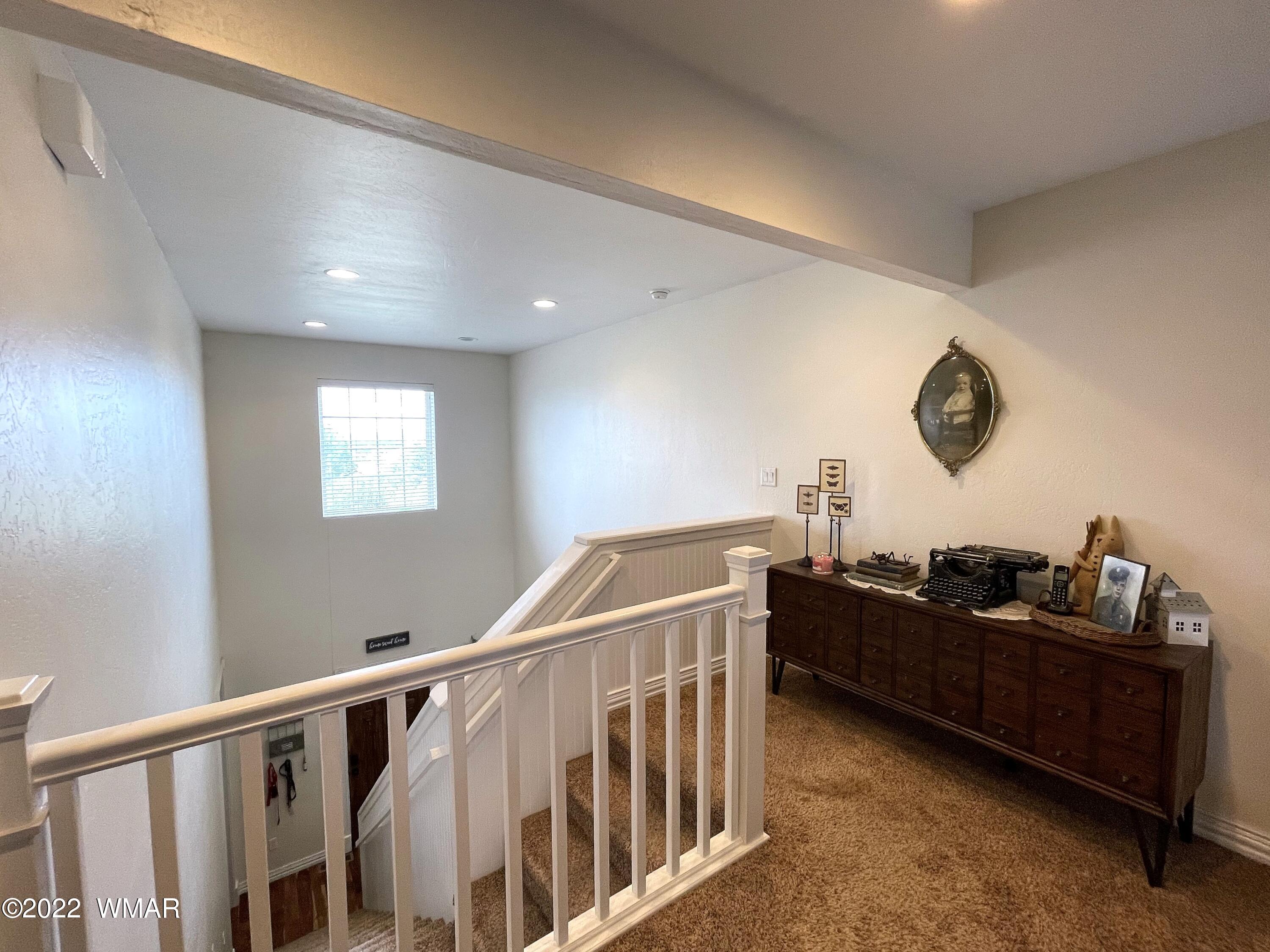 1713 Snowline Road Eagar, AZ 85925 - Photo 33 of 53 a view of a livingroom with furniture