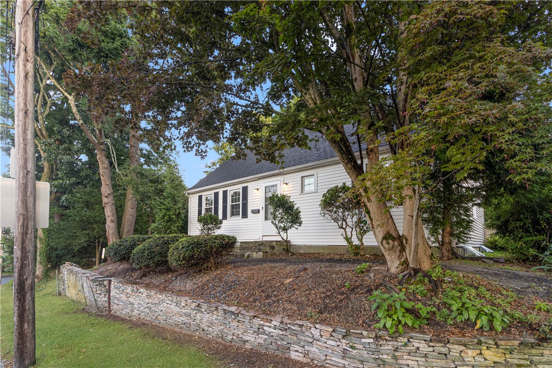 10 Oak Hill Pawtucket, RI 02860 - Photo 1 of 46