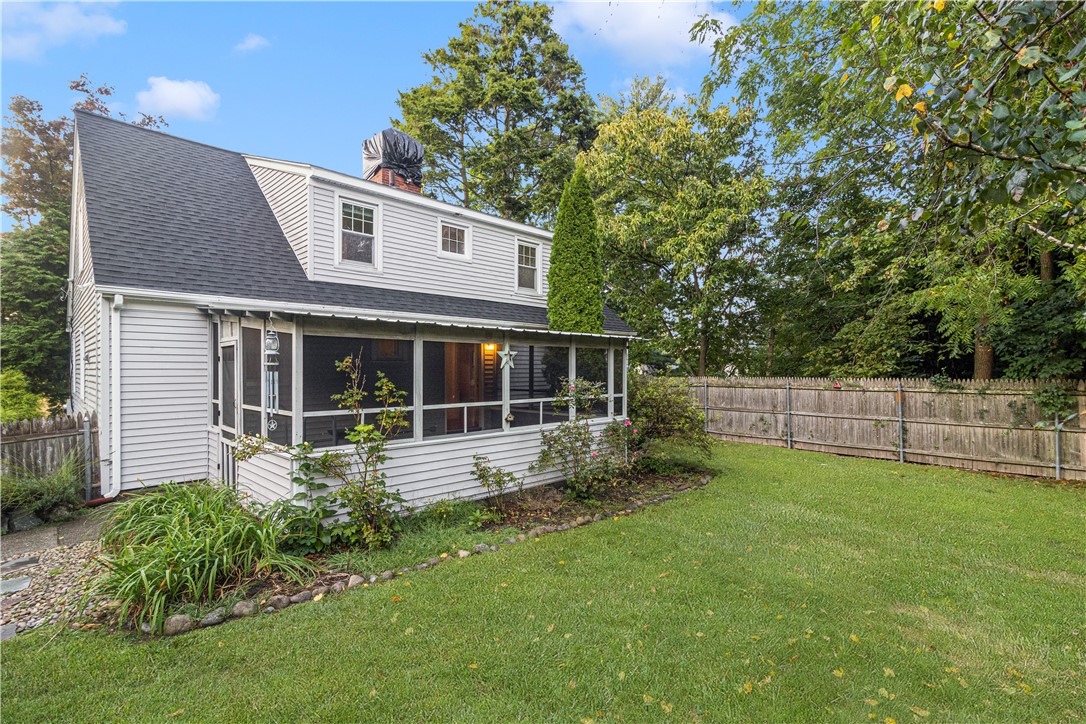 10 Oak Hill Pawtucket, RI 02860 - Photo 3 of 46