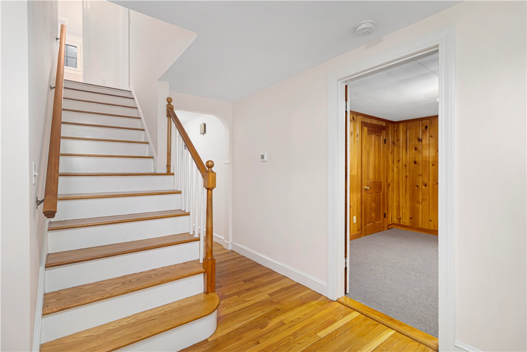 10 Oak Hill Pawtucket, RI 02860 - Photo 5 of 46