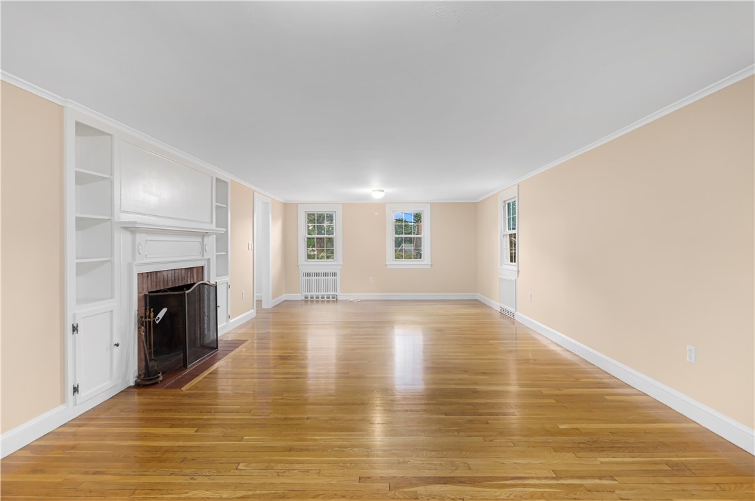 10 Oak Hill Pawtucket, RI 02860 - Photo 7 of 46