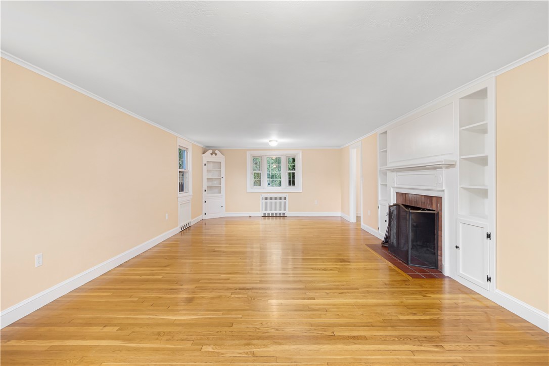 10 Oak Hill Pawtucket, RI 02860 - Photo 8 of 46