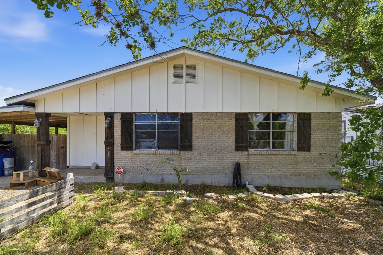 1101 Laredo Street Sinton, TX 78387 - Photo 1 of 26
