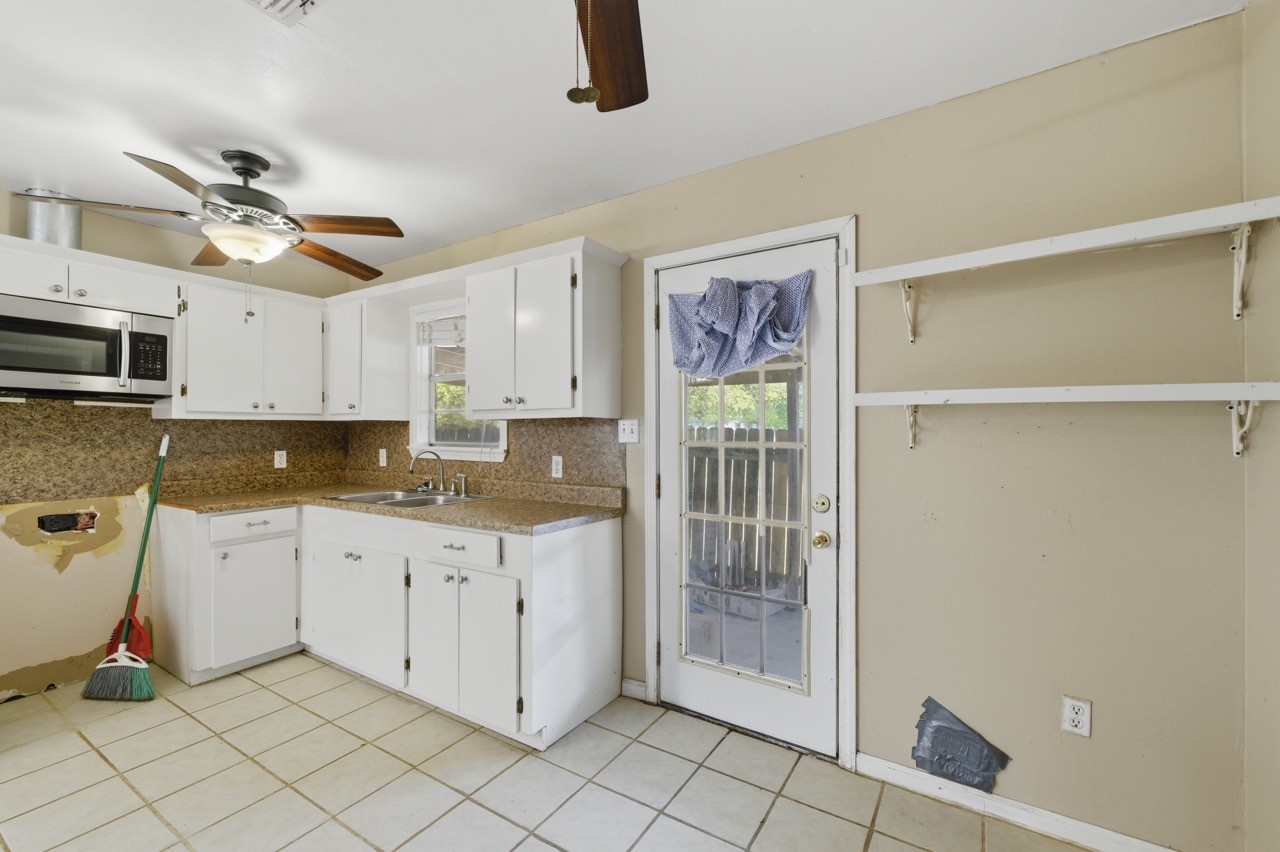 1101 Laredo Street Sinton, TX 78387 - Photo 11 of 26