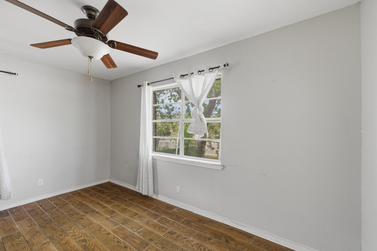 1101 Laredo Street Sinton, TX 78387 - Photo 12 of 26