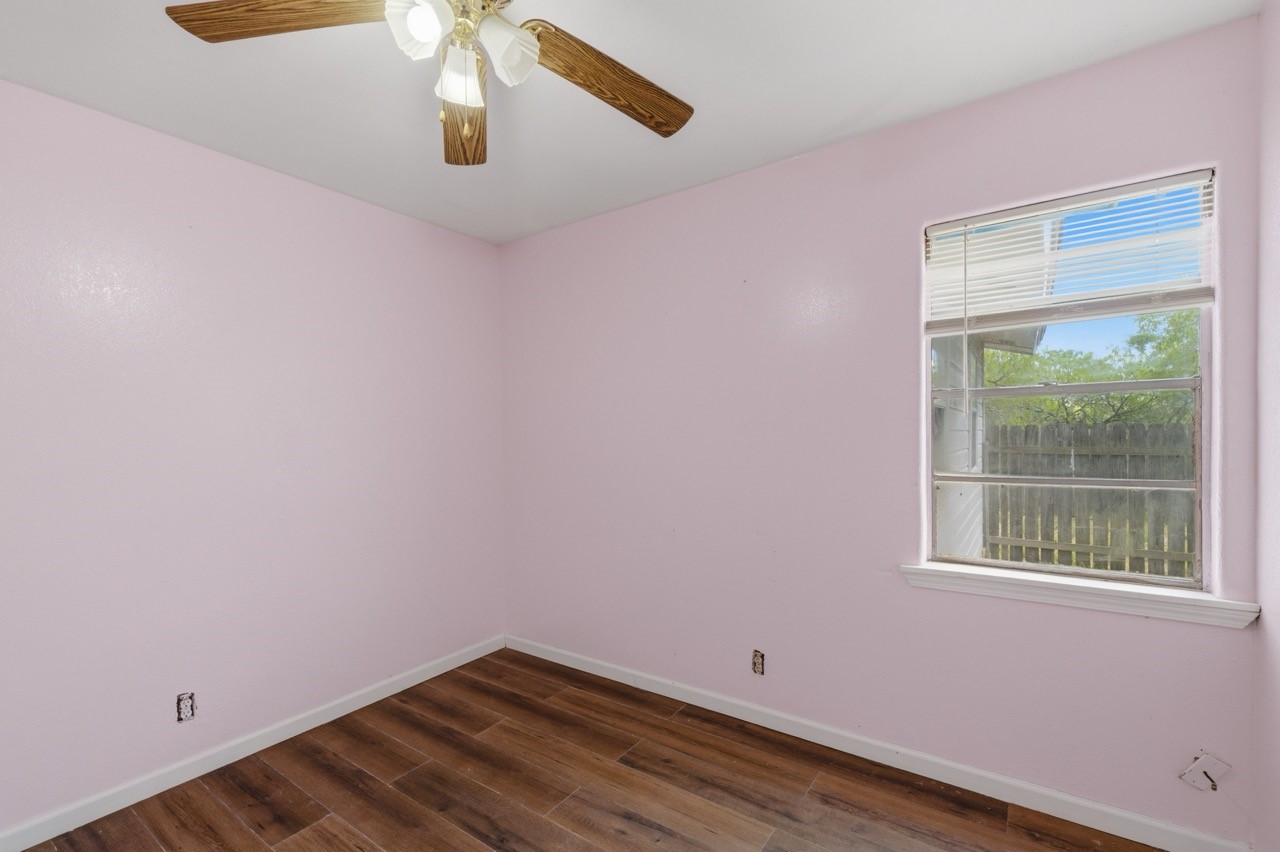 1101 Laredo Street Sinton, TX 78387 - Photo 16 of 26