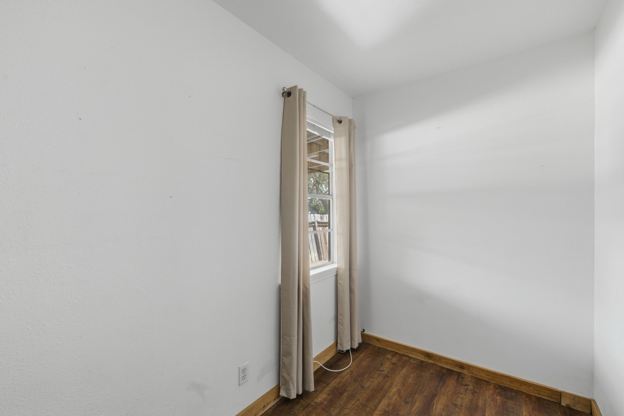 1101 Laredo Street Sinton, TX 78387 - Photo 17 of 26