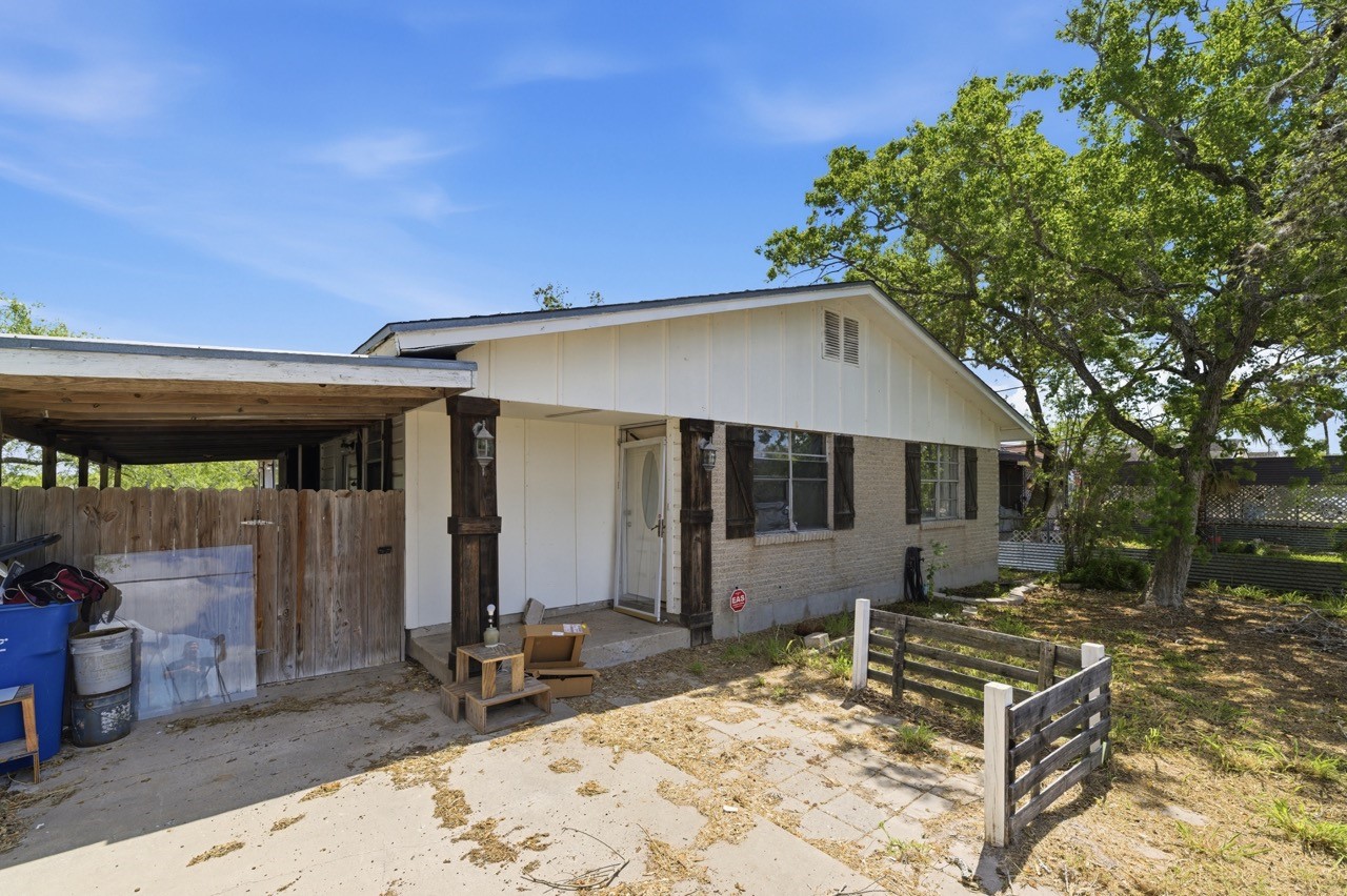 1101 Laredo Street Sinton, TX 78387 - Photo 2 of 26