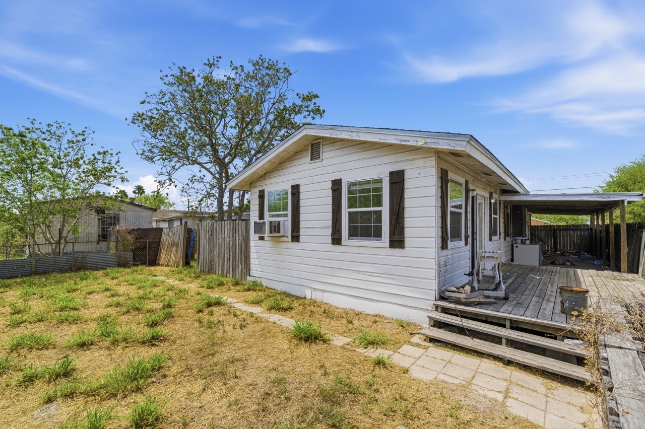 1101 Laredo Street Sinton, TX 78387 - Photo 22 of 26