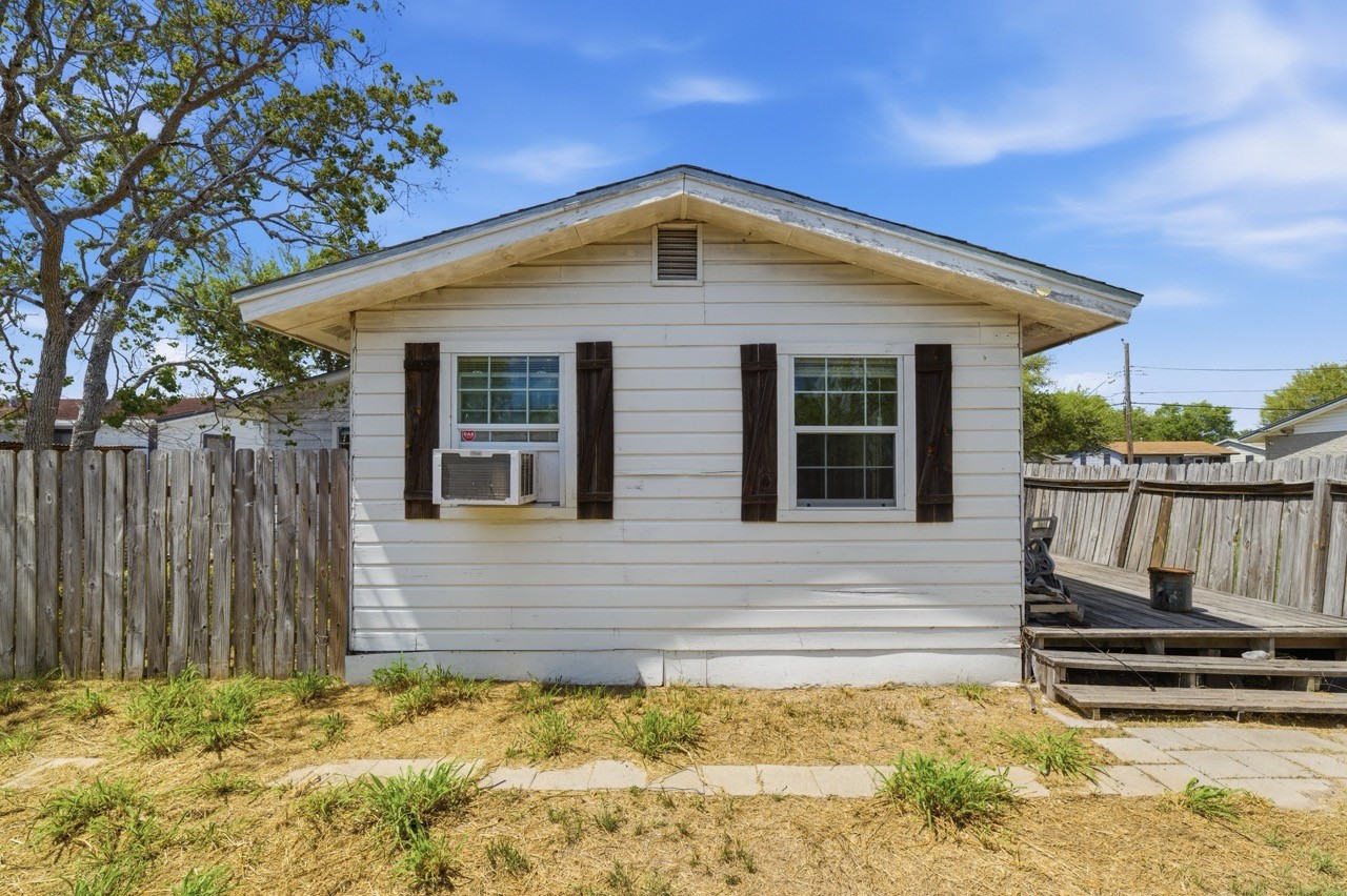 1101 Laredo Street Sinton, TX 78387 - Photo 23 of 26